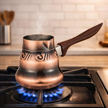 Alpine Cuisine 700 ml Large Copper Coffee Pot - Hammered Design Cezve Ibrik with Stainless Steel Lining & Stay-Cool Wood Handle - Stovetop Turkish Coffee Maker and Milk Warmer